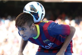 2026美加墨世界杯-王者归来！阿扎伦卡爆冷击败TL，全场沸腾见证传奇回归
